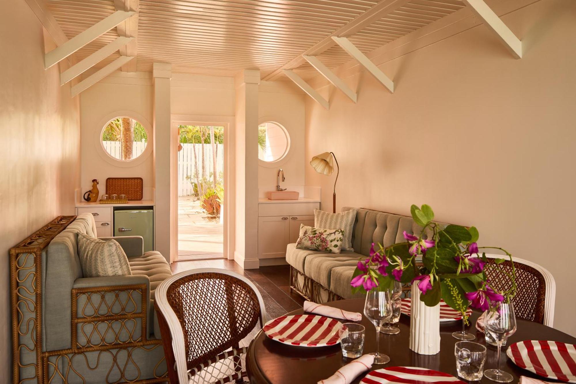 Coral Sands Inn & Cottages Dunmore Town 외부 사진